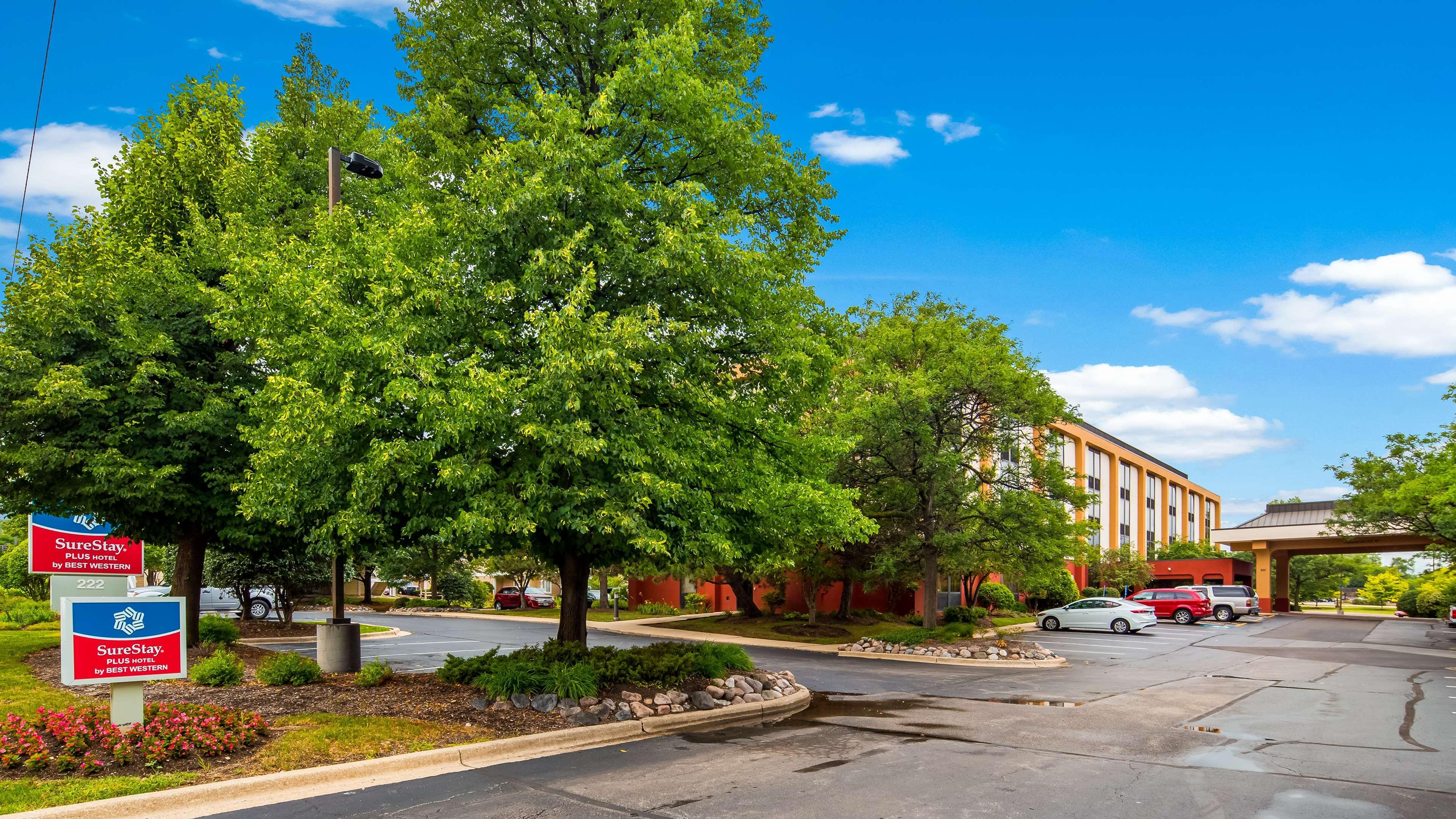 Surestay Plus Hotel By Best Western Chicago Lombard Exterior foto