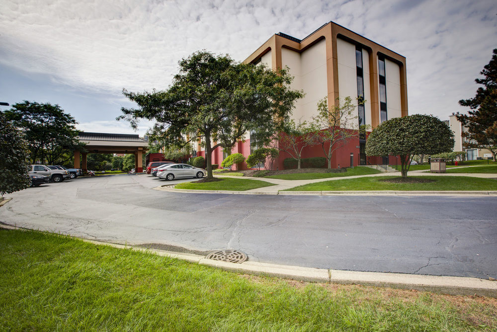 Surestay Plus Hotel By Best Western Chicago Lombard Exterior foto